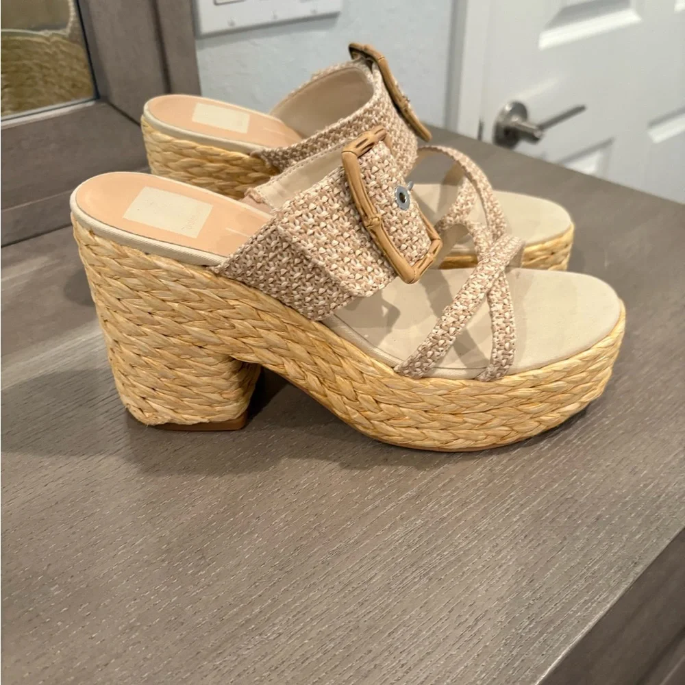 DV by Dolce Vita Beige Woven Platform Sandals - Picture 1 of 6